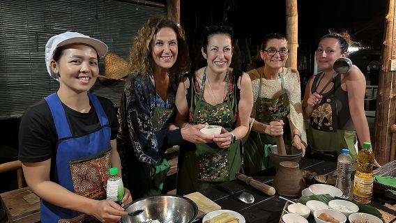 Partecipazione a corsi serali di tessitura del bambù e di cucina