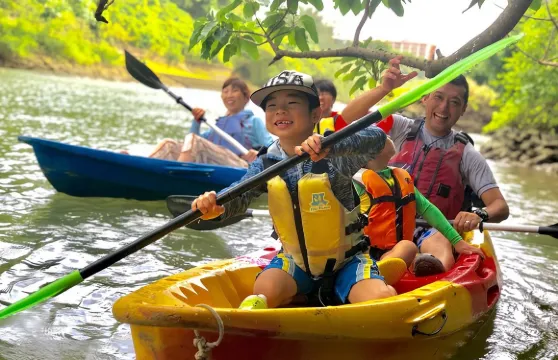 在沖繩體驗紅樹林皮划艇，享受大自然