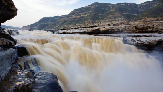 Private guided one-day tour to Wang Family Courtyard and Hukou Waterfall on the Yellow River from Pingyao