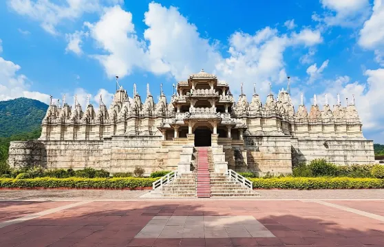 烏代布爾出發私人日遊:貢伯爾加爾古堡與千柱神廟