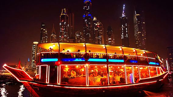 ล่องเรือ Dubai Creek Night Cruise พร้อมสิทธิ์เข้าใช้ชั้นสอง/ลำธาร/ท่าจอดเรือ พร้อมอาหารค่ำและการแสดงพิเศษ