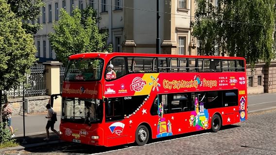 Tour en bus turístico por Praga con opción de tour en barco