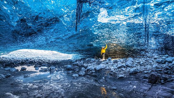 Crystal ice cave tour in Vatnajökull national park