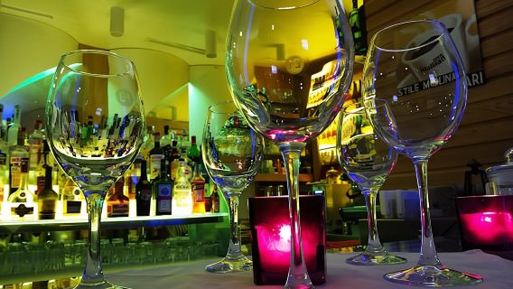 การชิมไวน์ส่วนตัวในเมืองเนสเซบาร์ที่ได้รับการขึ้นทะเบียนเป็นมรดกโลกโดยองค์การยูเนสโก