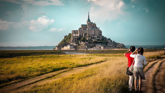 Guided day trip to D-Day Beach and Mont Saint-Michel from Paris