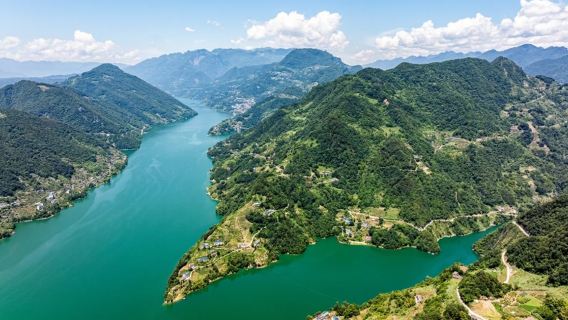 Hubei Yichang: Qingjiang Gallery - Natural Landscape Ink Painting Scroll (Three Gorges Luxury Cruise) Q