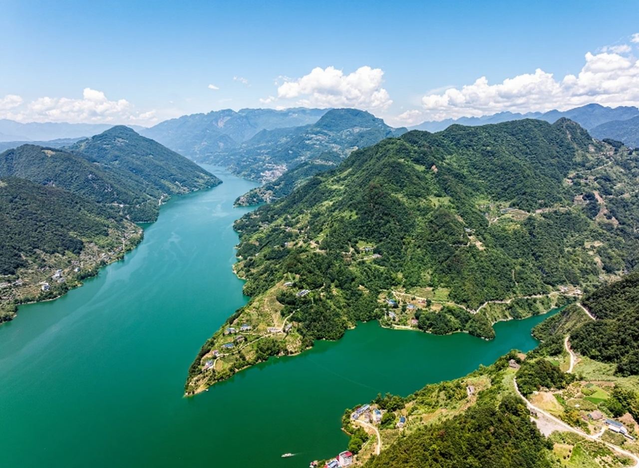 Hubei Yichang: Qingjiang Gallery – A Natural Landscape Ink-Wash Painting (Three Gorges Luxury Cruise Tour)