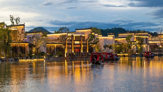 Wuyuan professional tour guide/foreign language guide: Huangling autumn photo shoot foreign guests reception EA