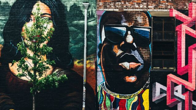 NYC Bus Tour of Brooklyn, Bronx, Queens: Art, Food & Sports