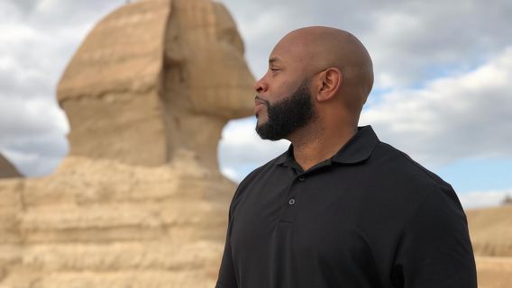 Tour privado a las Pirámides de Guiza, el Gran Museo Egipcio y almuerzo típico local