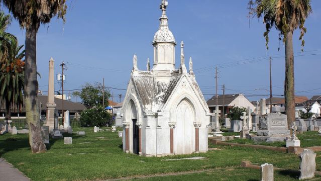 The Galveston Cemetery Tour - Walk With The Dead!