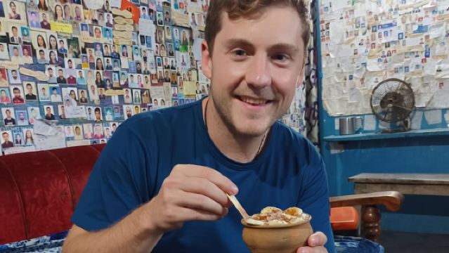 Tour Gastronomico a Varanasi (2 Ore di Degustazione Guidata di Cibo di Strada)