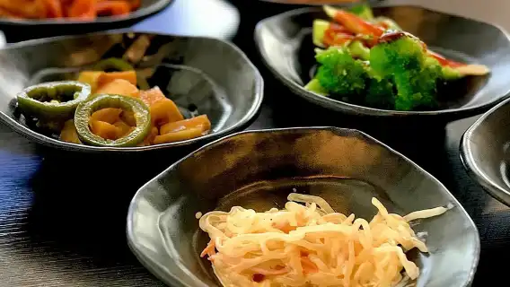 Food tour of the Lower Garden District in New Orleans