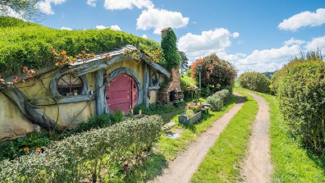 The Hobbiton Movie Set Small-Group Guided Tour from Auckland