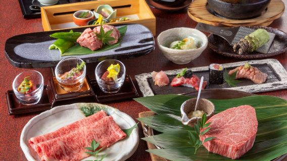 Tempahan pakej daging panggang Kyoto di Ponto-cho Bettei, rangkaian restoran daging panggang popular di Kyoto termasuk tempahan tempat duduk
