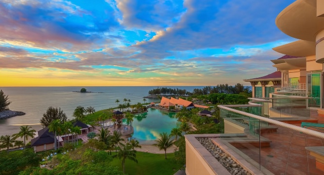 Brunei 1-day tour: Royal Regalia Museum + Istana Nurul Iman + Jame' Asr Hassanil Bolkiah Mosque + Ka