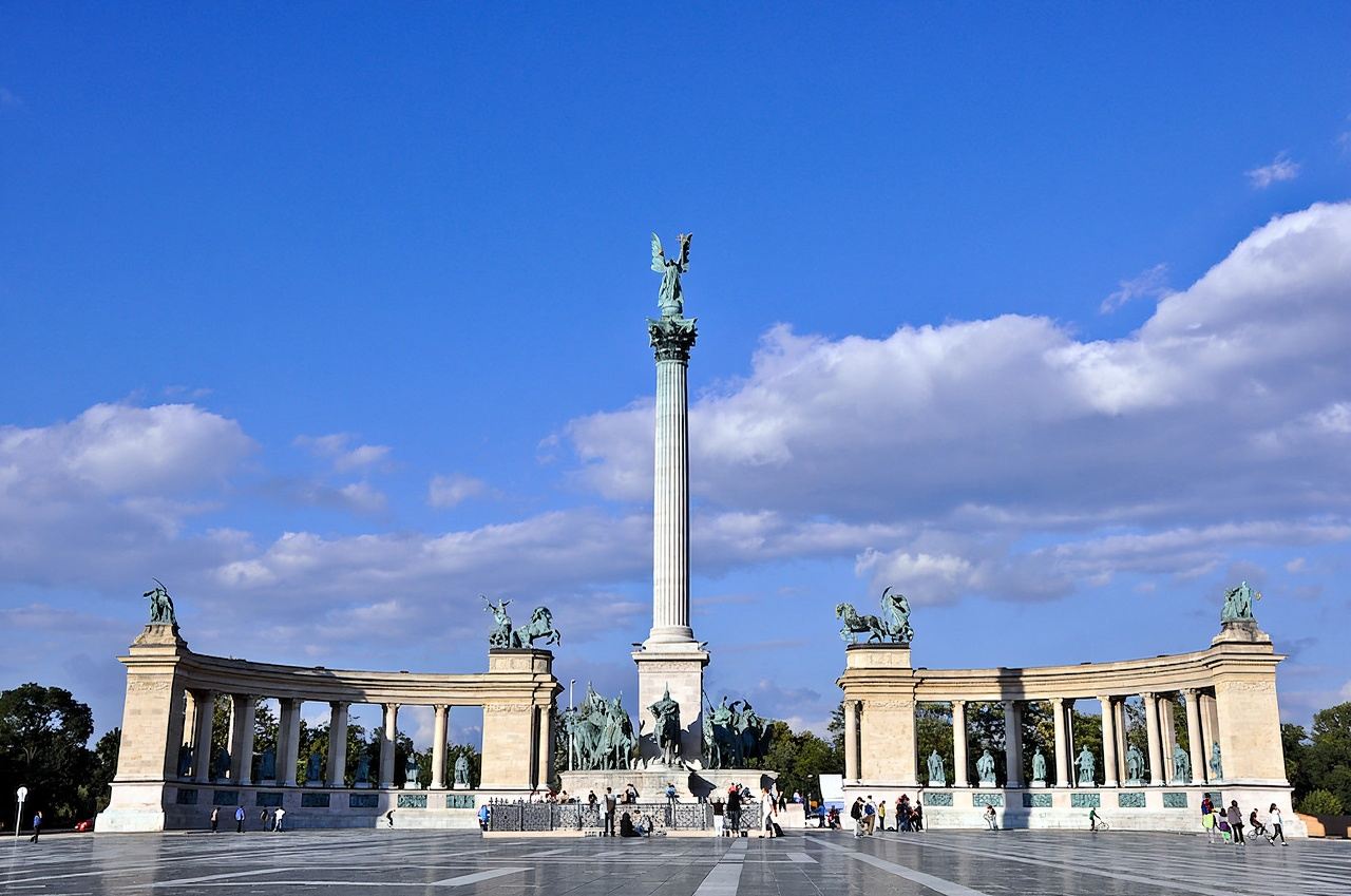 Tour 1 ngày Cung điện Buda + Đại lộ Andrássy + Vương cung thánh đường Thánh Stephen + Quảng trường Anh hùng tại Hungary