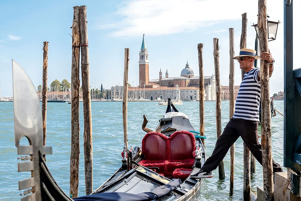 Venice Private Gondola Ride: Explore Hidden Canals and Sights