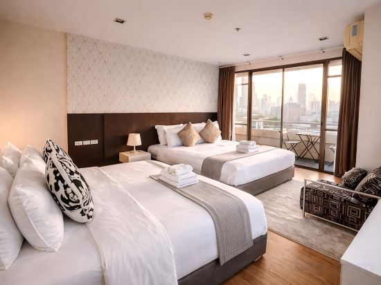 6 Person Unit with Balcony Next to Nana BTS Room Type - Family Room