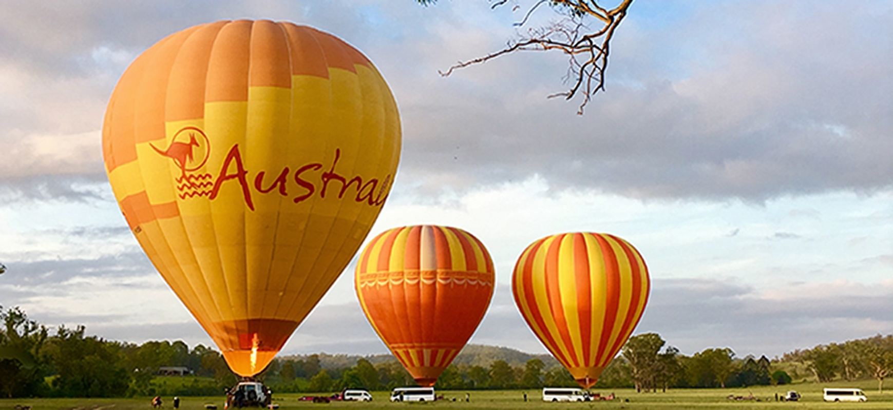 Hot Air Balloon Gold Coast (includes transfers, champagne breakfast, e-photos)