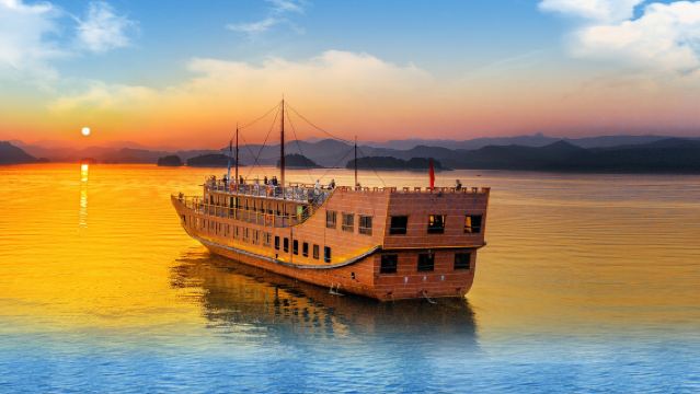 千島湖夢想5號遊船+千島湖中心湖區+梅峰島+月光島+千島湖西南湖區(含門票+船票+導覽)