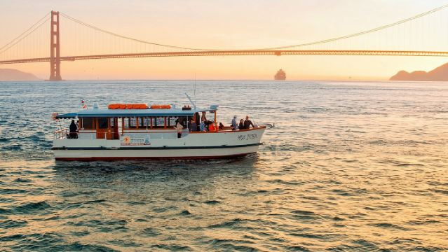 90-Minute Sunset Tour Aboard Wine Therapy