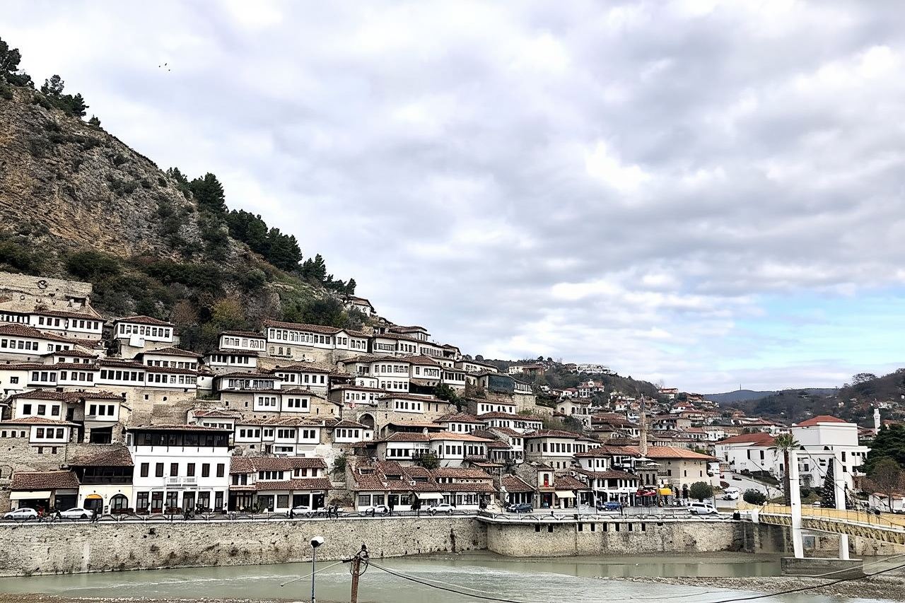 From Tirana: Berat UNESCO & Belshi Lake Full-Day Tour