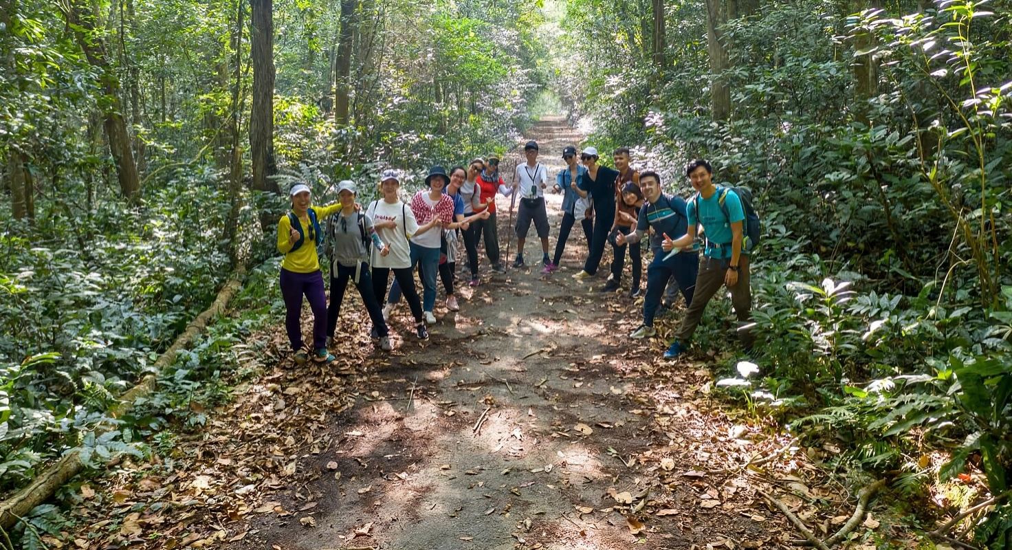 Excursión por el Parque Nacional de Cat Bà, aldea de Viet Hai y aventura en kayak por la bahía de Lan Ha