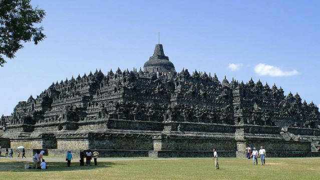 1日ジョグジャカルタ市ツアー（ボロブドゥール寺院、メラピ溶岩ツアー、プランバナン寺院）
