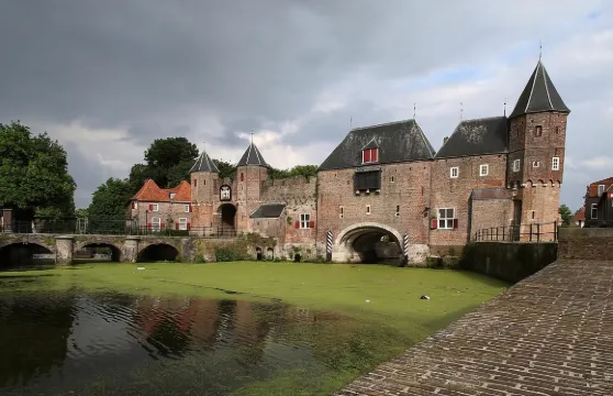 風車村+科佩爾波爾特城門+聖母塔+蒙德里安故居+啤酒廠