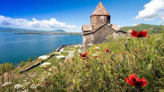 Tsakhazor + Kecharis Monastery + Lake Sevan [Yerevan round-trip]|Grilled Trout