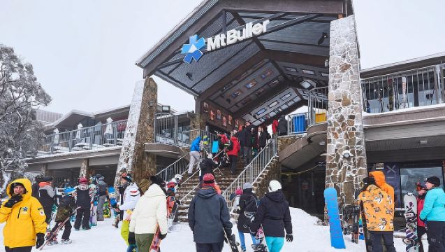 From Melbourne: Day Tour to Mt Buller with Snow Clothes