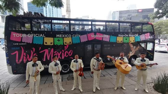 Ciudad de México: Recorrido nocturno con mariachis en autobús panorámico