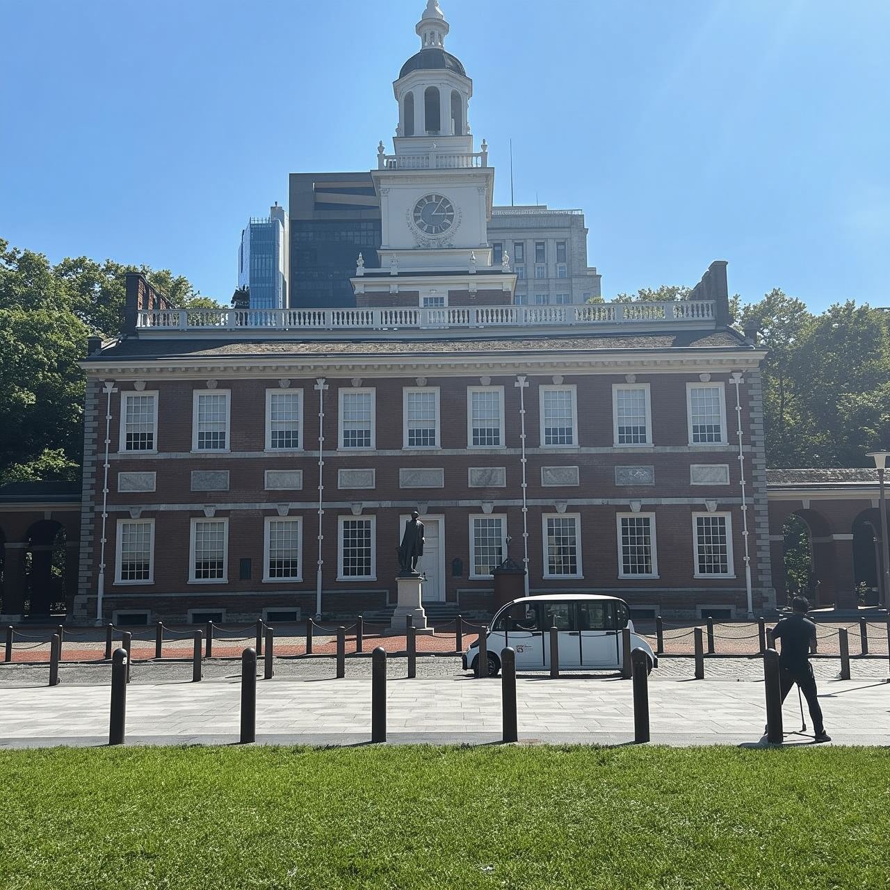 2 Hour Electric Cart Tour of Philadelphia with Local Guide
