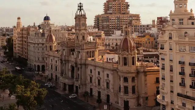 Valencia: Private Tour w/ Locals – Highlights & Hidden Gems