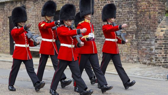 Tower of London: Eröffnungszeremonie der Beefeater und Kronjuwelen