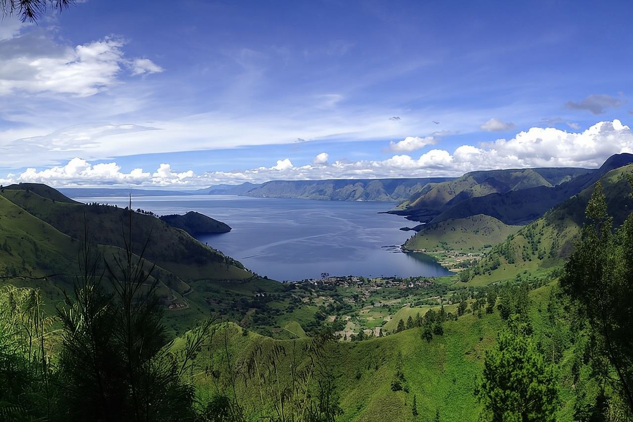 Excursion à la journée à la découverte des hauts plateaux de Brastagi et du lac Toba, au départ de Medan.