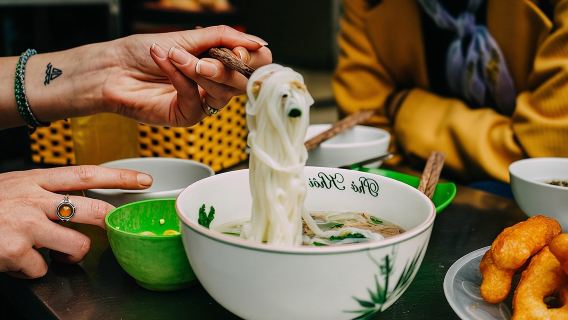 The 10 Tastings of Hanoi With Locals: Private Street Food Tour