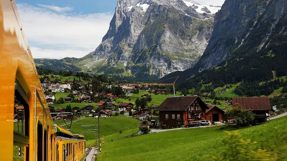 Eiger- und Jungfrau-Gletscher-Panoramatour ab Zürich