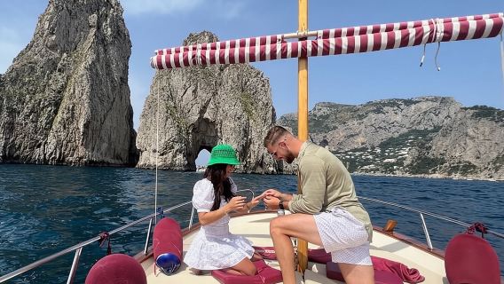 Private Island of Capri Boat Tour for Couples