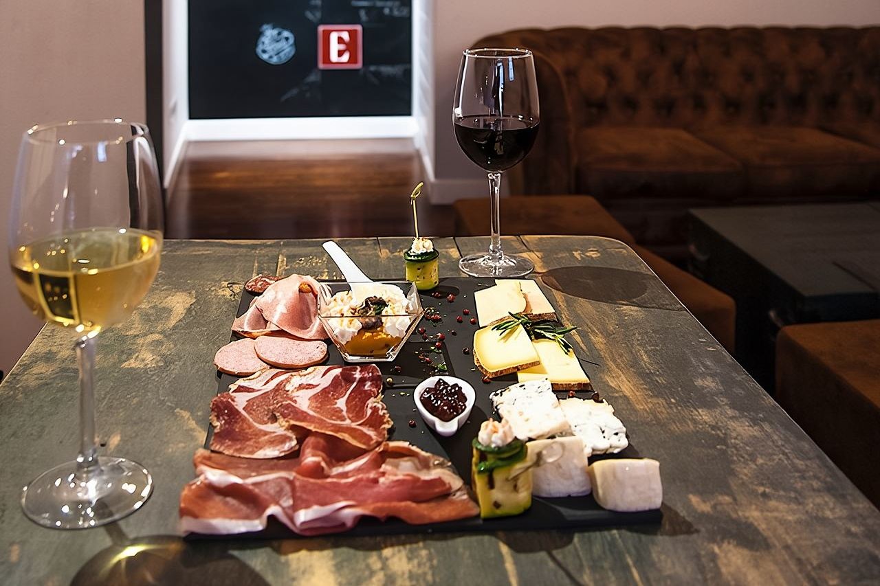 Rome: Wine Tasting in Trastevere with Food and Gelato