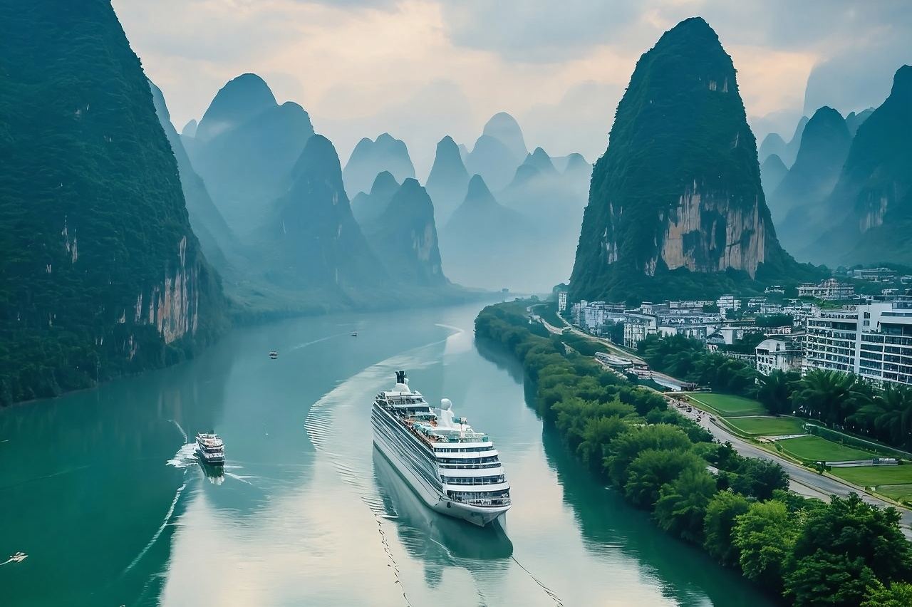 Guilin + Yangshuo + Li River Scenic Area Half-Day Tour on 4-Star Cruise [Business Van + Optional English/French Guide]