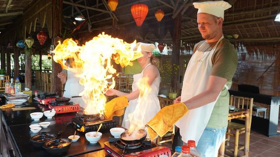 Full Experience Tour: Cooking Class & Basket Boat at Eco-Village