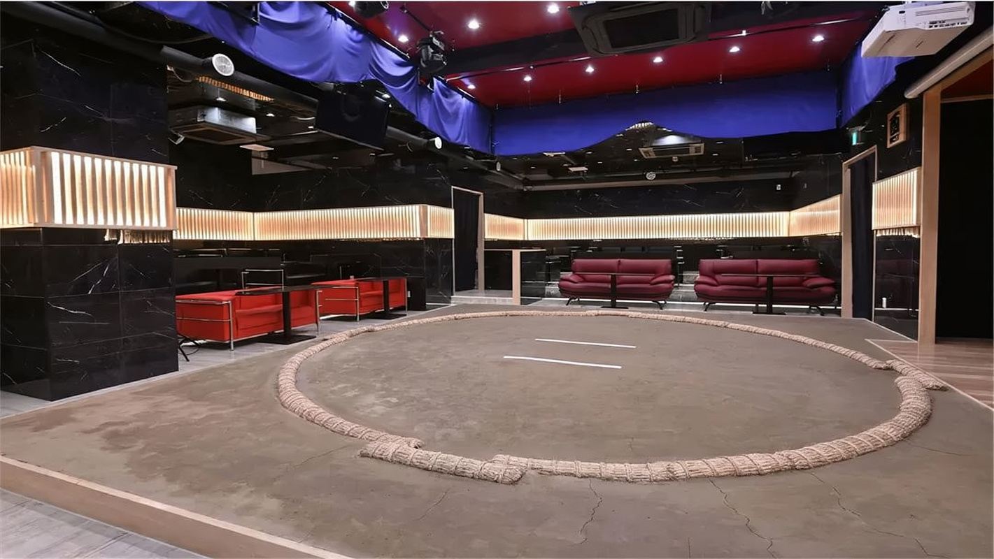 Stanza di sumo Asakusa - ANNEX - [Spettacolo di sumo + bento sukiyaki, tempura, hot pot di sumo + interazione + souvenir]