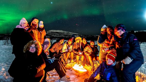 Tromso Aurora Chase โดยรถมินิบัสพร้อมชุดกันหนาว อาหารว่าง และรูปถ่าย