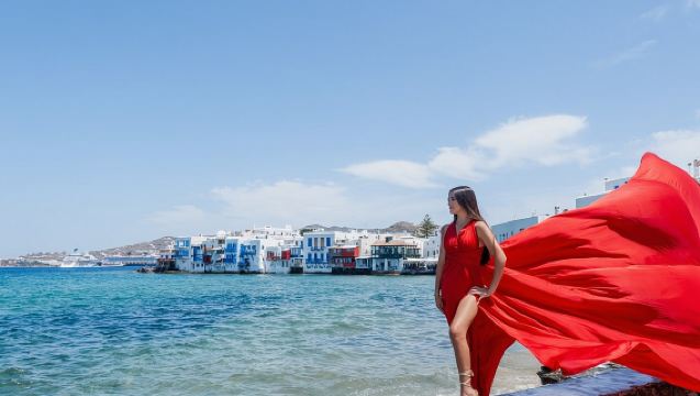 Фотосессия в летящем платье на Миконосе