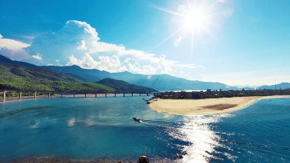 Từ Cảng Chân Mây: Xe riêng đi Phố cổ Hội An