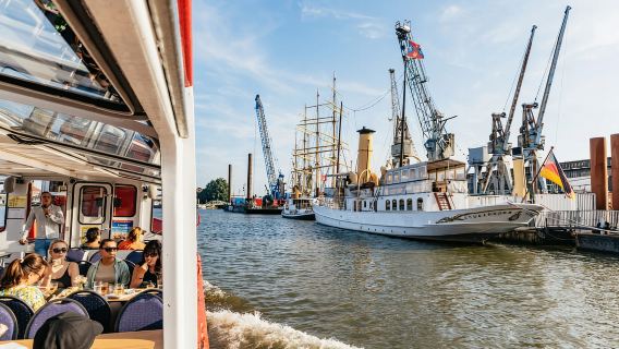Hamburg: Hafenrundfahrt mit Wein und Käse