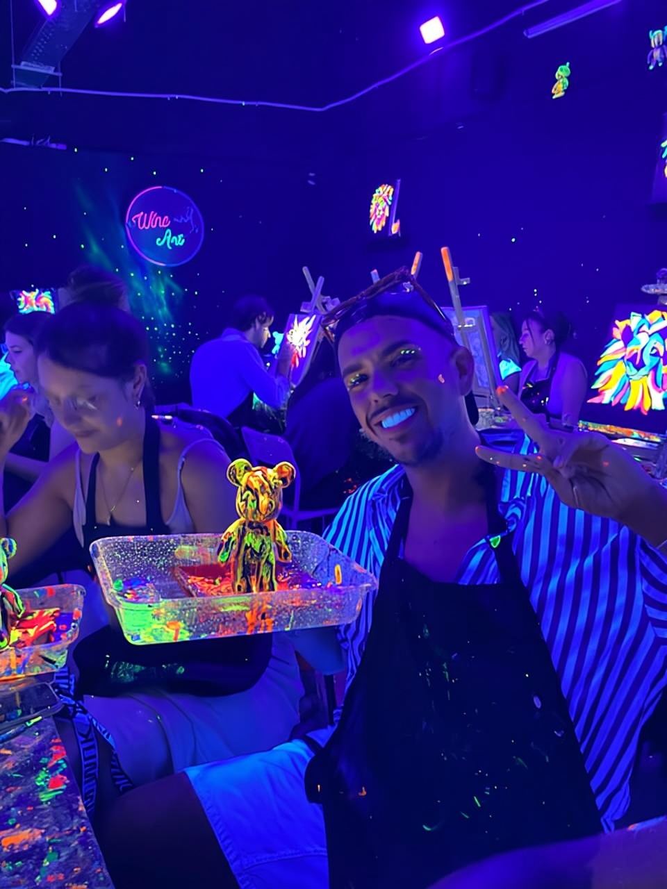 บาร์เซโลน่า: ภาพวาดเรืองแสงรูปอิฐหมี|ไวน์และศิลปะ