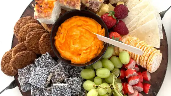 Sydney: Harbour Highlights & Aussie Bites Catamaran Cruise